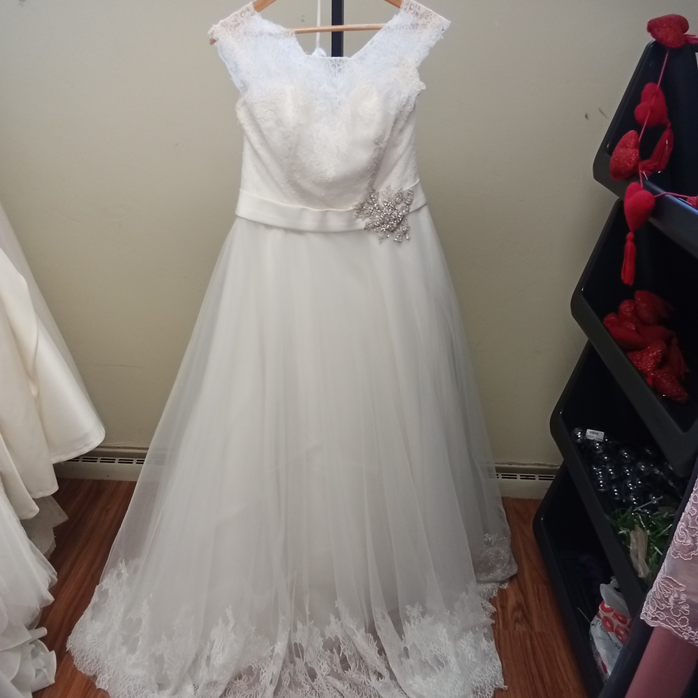 Mori Lee White Lace Wedding Dress